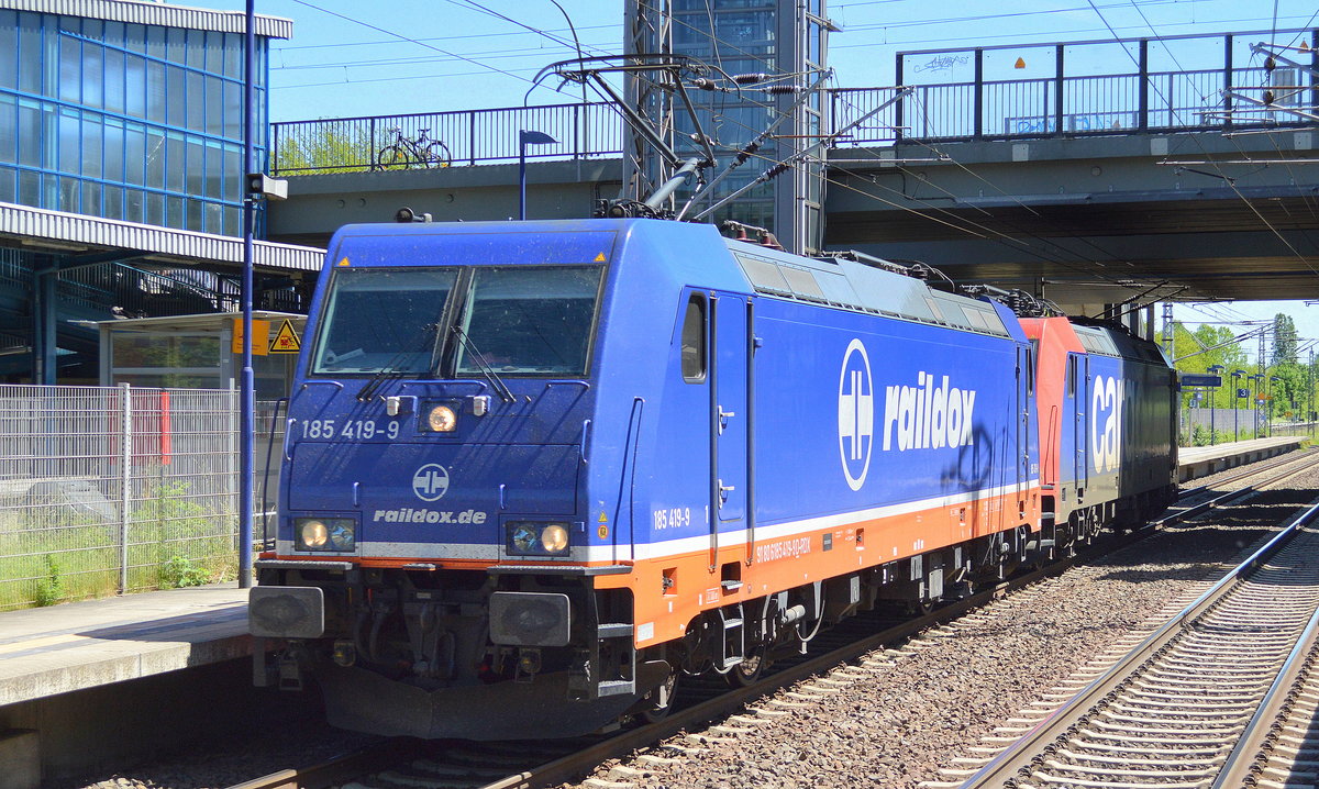 Raildox Lokzug mit 185 419-9 mit Re 482 035-3 am haken am 02.06.17 Bf. Berlin-Hohenschönhausen.