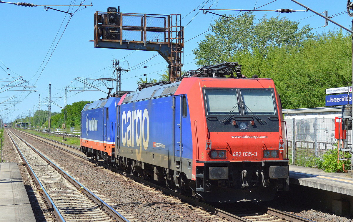 Raildox Lokzug mit 185 419-9 mit Re 482 035-3 am haken am 02.06.17 Bf. Berlin-Hohenschönhausen.