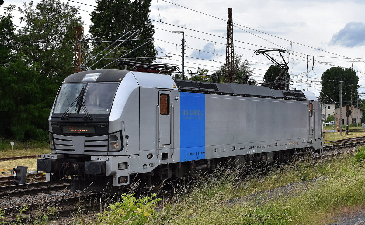 Railpool GmbH, München [D] Vectron  193 806-7  [NVR-Nummer: 91 80 6193 806-7 D-Rpool], aktueller Leasingnehmer? am 04.06.25 Höhe Bahnhof Frankfurt/Oder.