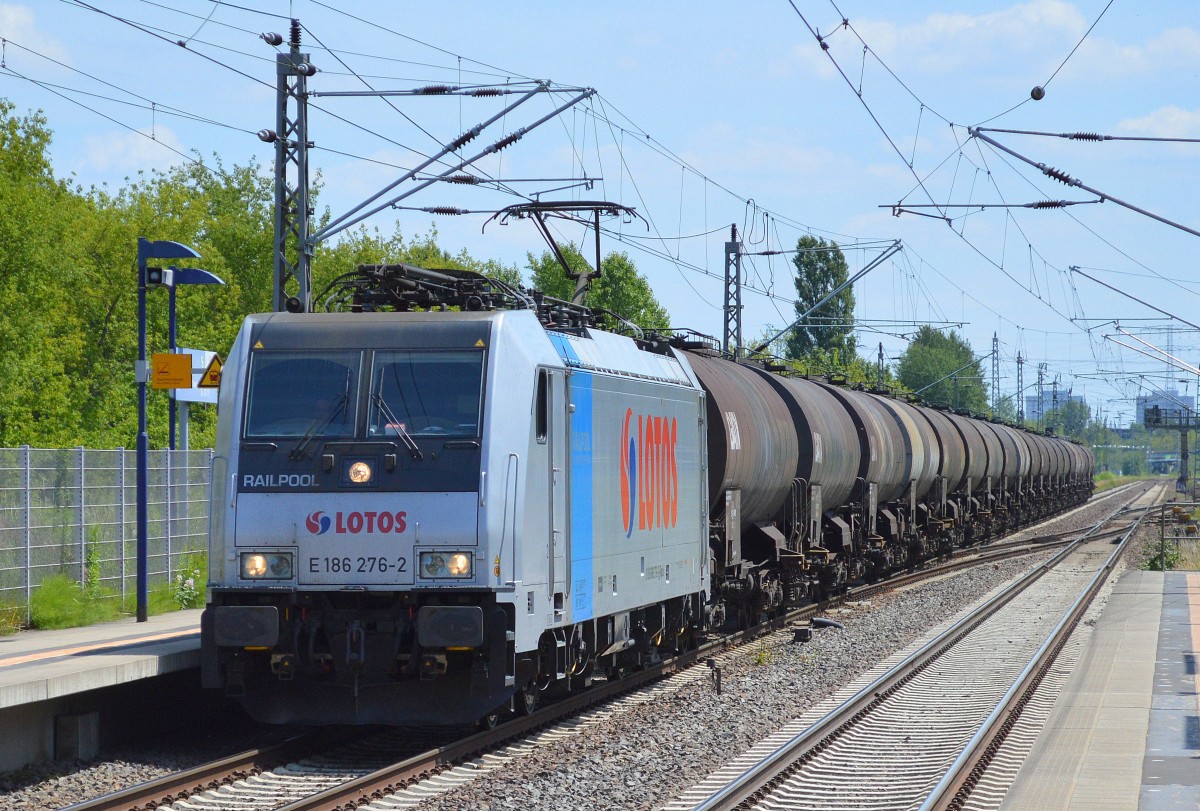 Railpool Mietlok E 186 276-2 (91 80 6186 276-2 D-Rpool) mit Kesselwagenzug Richtung Nordosten am 03.07.14 Durchfahrt Bhf. Berlin-Hohenschönhausen.