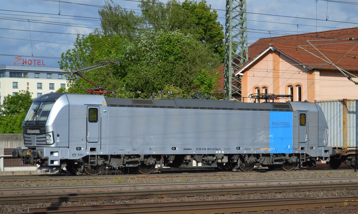 Railpool Siemens Vectron 193 803-4 (91 80 6193 803-4 D-Rpool, Siemens Bj.2011) für BoxXpress mit containerzug bei der Durchfahrt Bhf. Fulda am 16.05.14