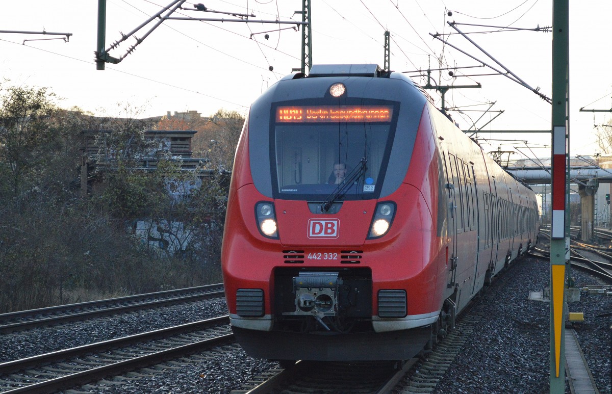 RB19 mit 442 332 bei der Einfahrt Bhf. Berlin-Gesundbrunnen am 09.12.14 