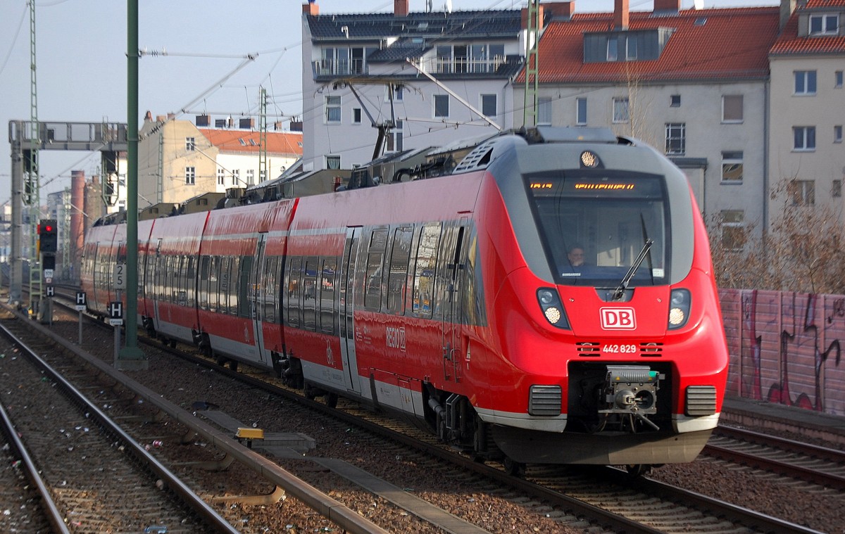 RB19 nach Senftenberg mit 442 829 am 14.01.14 Berlin-Wedding. 