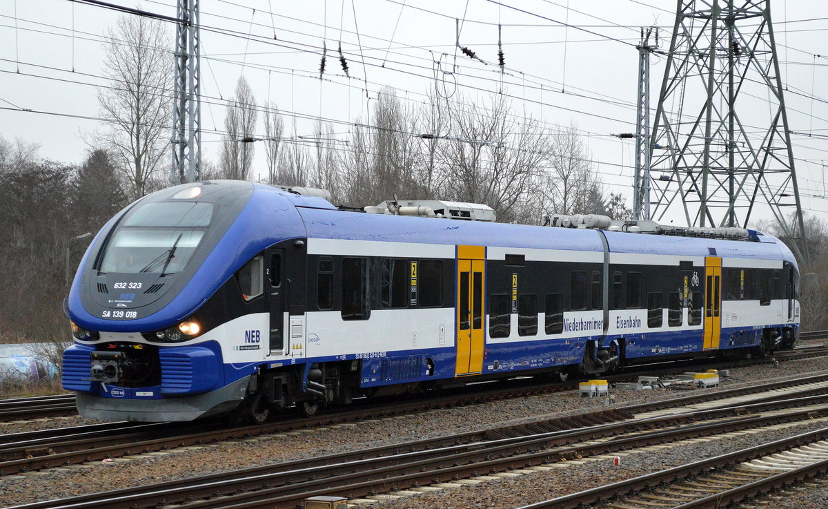RB26 Richtung Bf. Berlin-Lichtenberg mit NEB 632 523/SA 139 018 am 23.12.16 Berlin Friedrichsfelde-Ost.