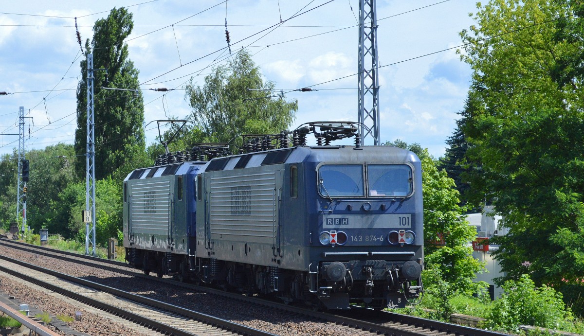 RBH 101/143 874-6 hinter der RBH 103/143 041-2 am 12.06.14 Richtung Bernau in Berlin-Karow.