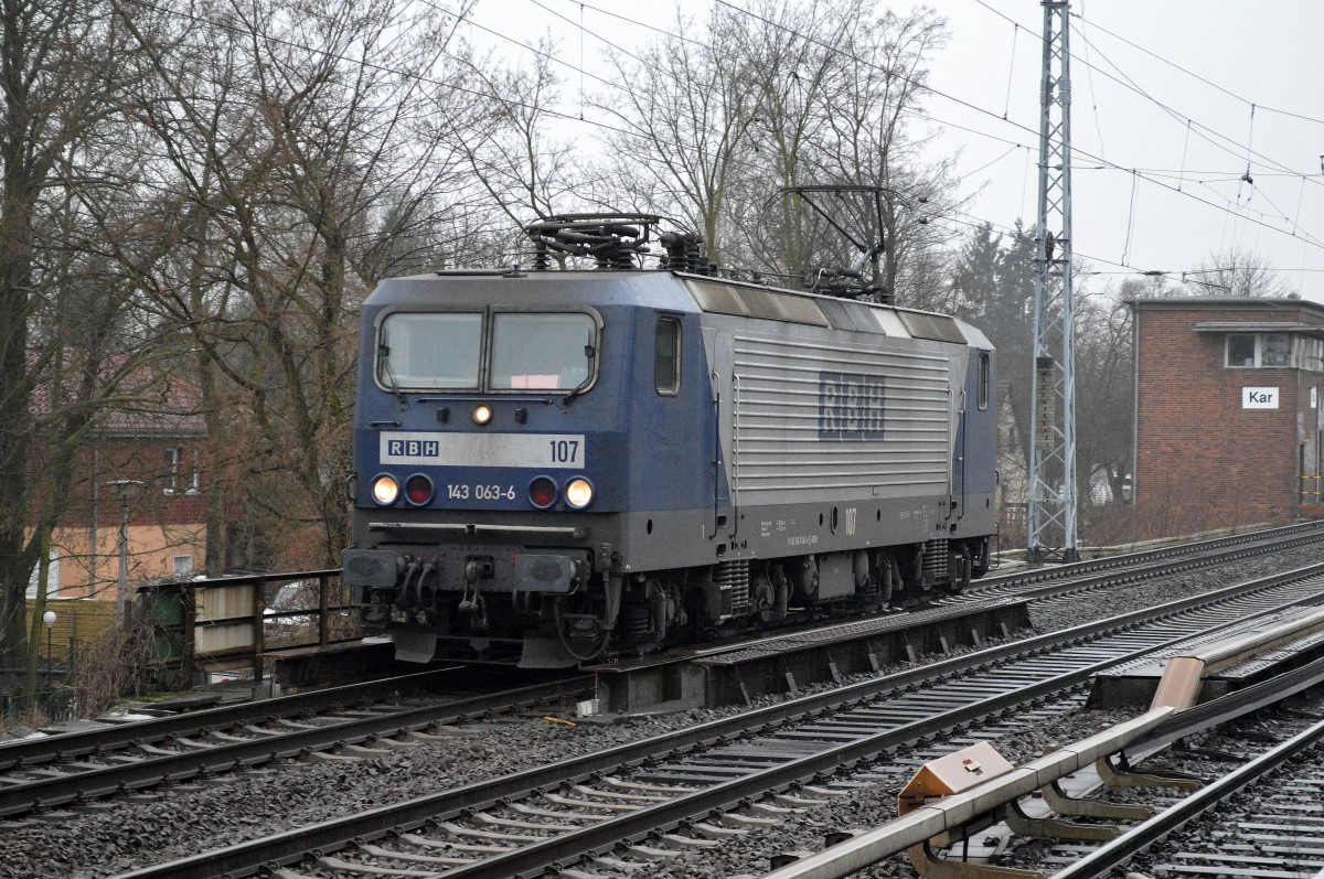 RBH 107/143 063-6 Richtung Schwedt am 20.01.15 Berlin-Karow.