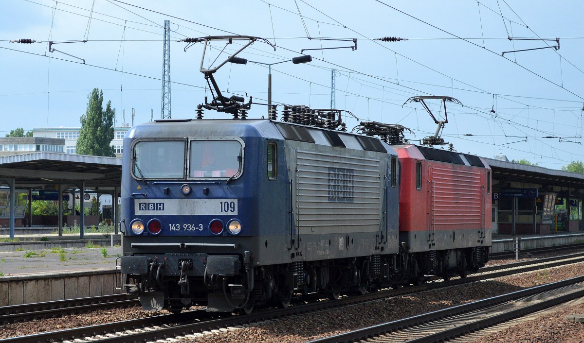 RBH 109/143 936-3 + RBH 138/143 295-4 Durchfahrt Bhf. Flughafen Berlin-Sch�nefeld, 19.05.15