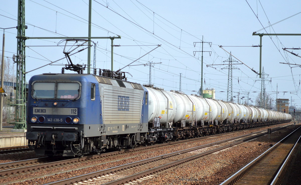 RBH 112/143 638-5 mit Kesselwagenzug (Styrol) am 03.04.16 Bhf. Flughafen Berlin-Schönefeld.