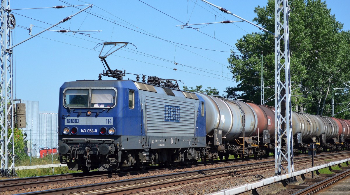 RBH 114/143 056-0 mit Kesselwagenzug Richtung Oranienburg am 02.07.15 Mühlenbeck/Mönchmühle bei Berlin.