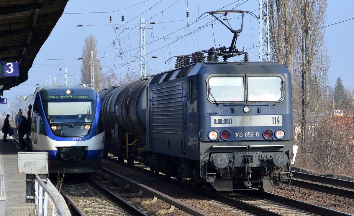 RBH 114/143 056-5 mit Kesselwagenzug am 13.02.15 Berlin-Karow.