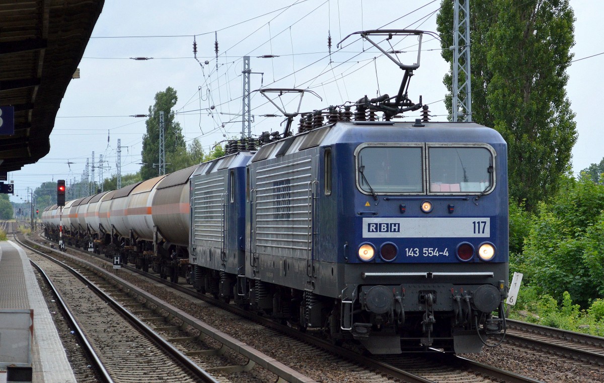 RBH 117/143 554-4 + RBH 120/143 079-2 mit Ganzzug Gasdruckkkesselwagen Richtung Karower Kreuz Berlin, 13.06.14
