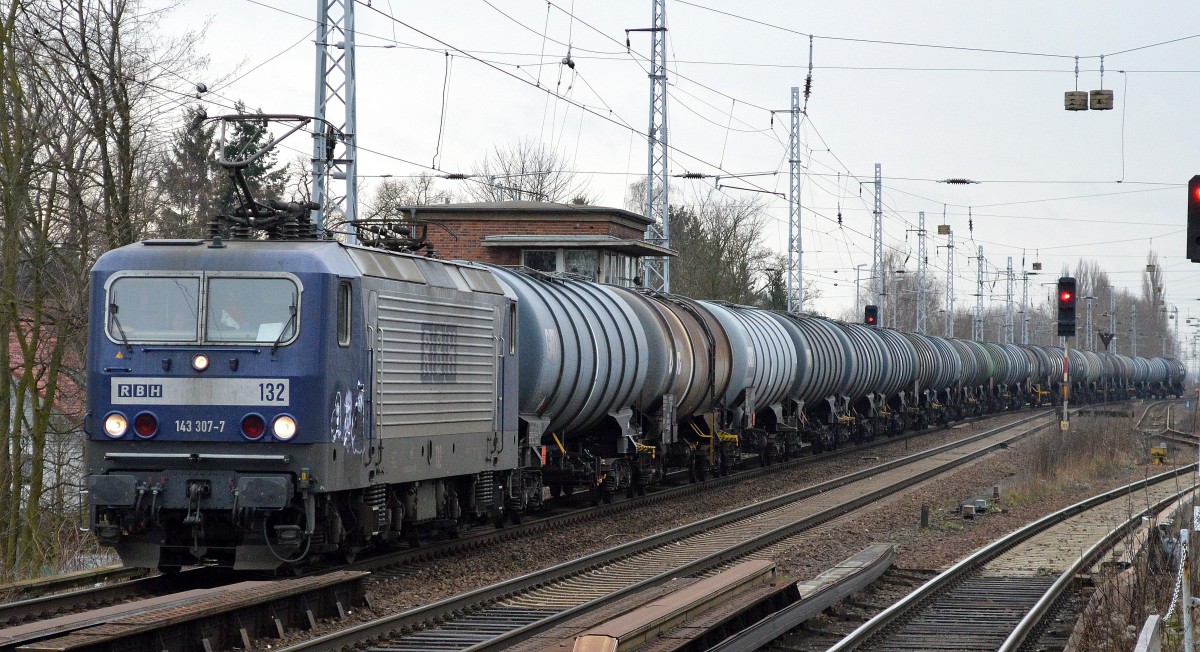 RBH 132/143 307-7 mit Kesselwagenzug Richtung Schwedt am 28.01.15 Berlin-Karow.