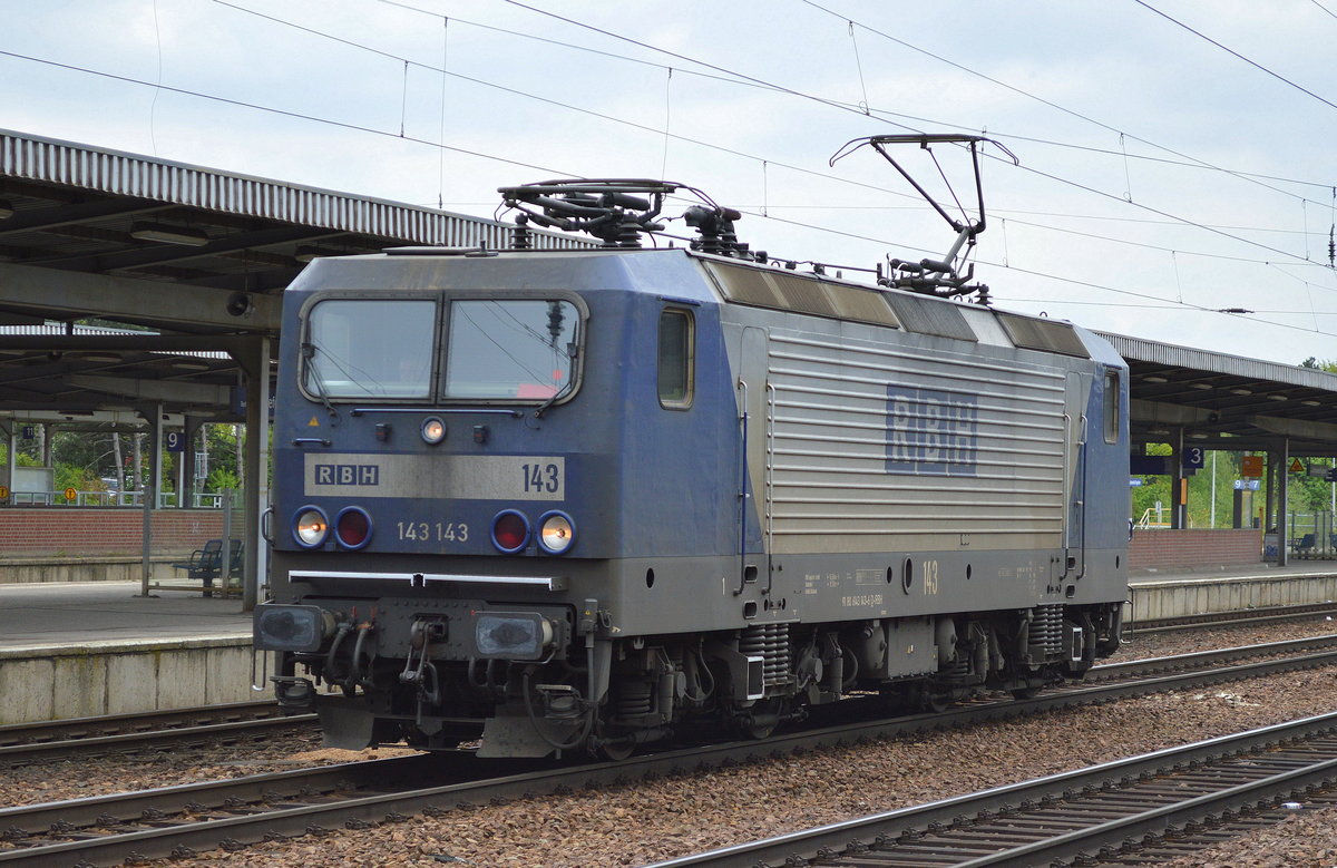 RBH 143/143 143-6 am 10.05.17 Bf. Flughafen Berlin-Schönefeld.