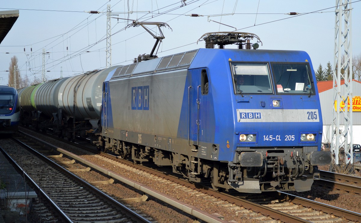 RBH 205/145-CL 205 (145 101-2) mit Kesselwagenzug am 23.03.15 Berlin-Karow.