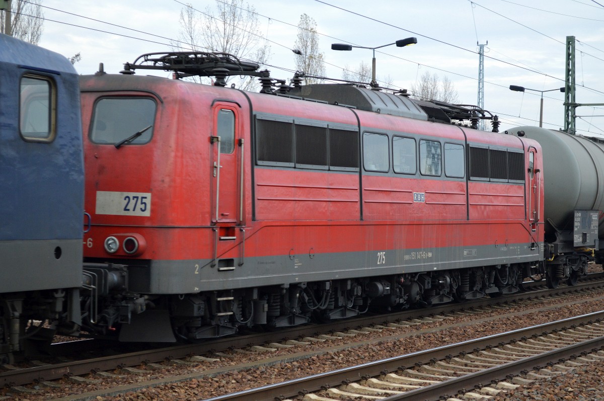 RBH 275/151 147-6 + Kesselwagenzug gezogen von RBH Doppeltraktion mit 124/143 124-6 + 111/143 911-6 am 05.11.15 Durchfahrt Bhf. Flughafen Berlin-Schönefeld.