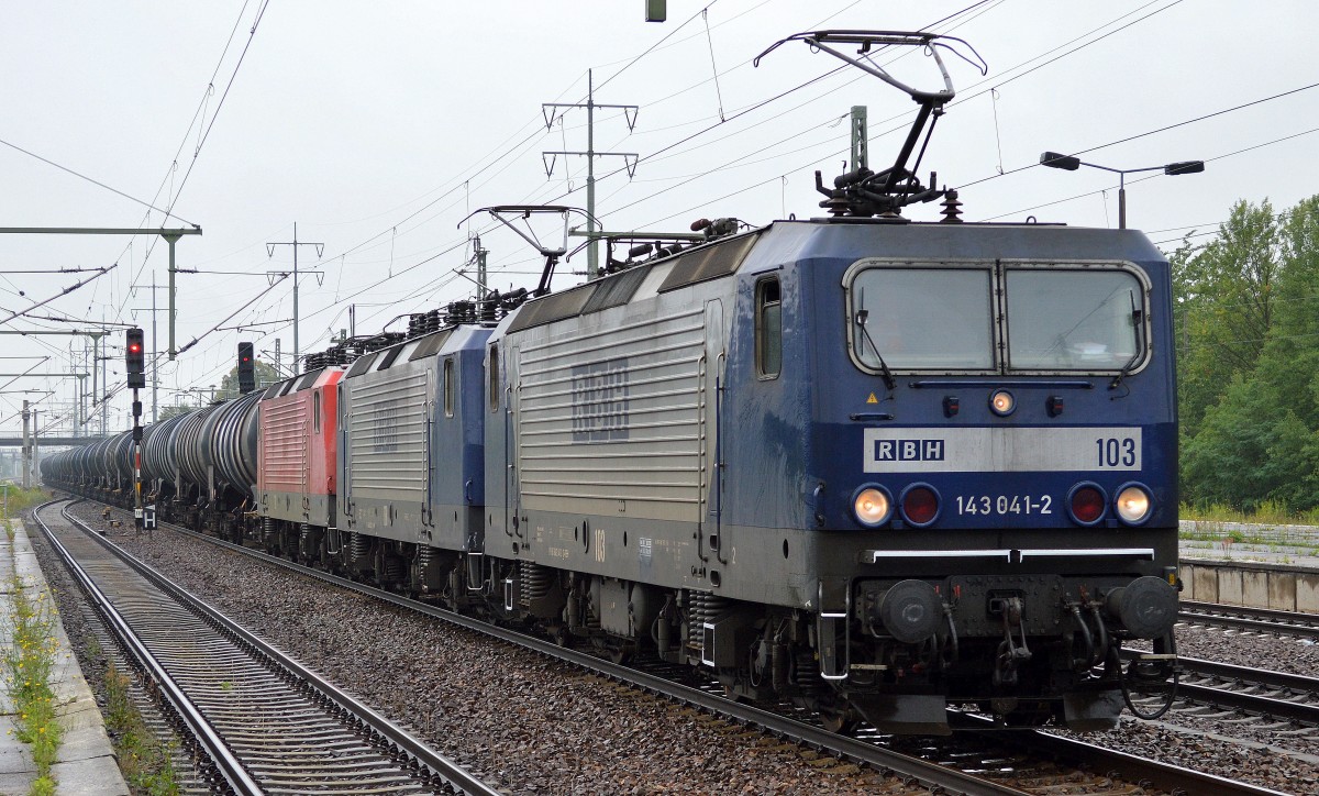 RBH Doppeltraktion mit RBH 103/146 041-2 + 118/143 028-9 und RBH 128/143 226-9 und Kesselwagenzug am Haken am 14.07.15 Bhf. Flughafen Berlin-Sch�nefeld.