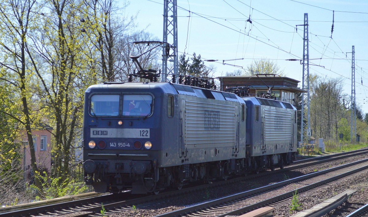 RBH Doppeltraktion mit RBH 122/143 950-4 + 111/143 911-6 Richtung Schwedt am 21.04.15 Berlin-Karow.