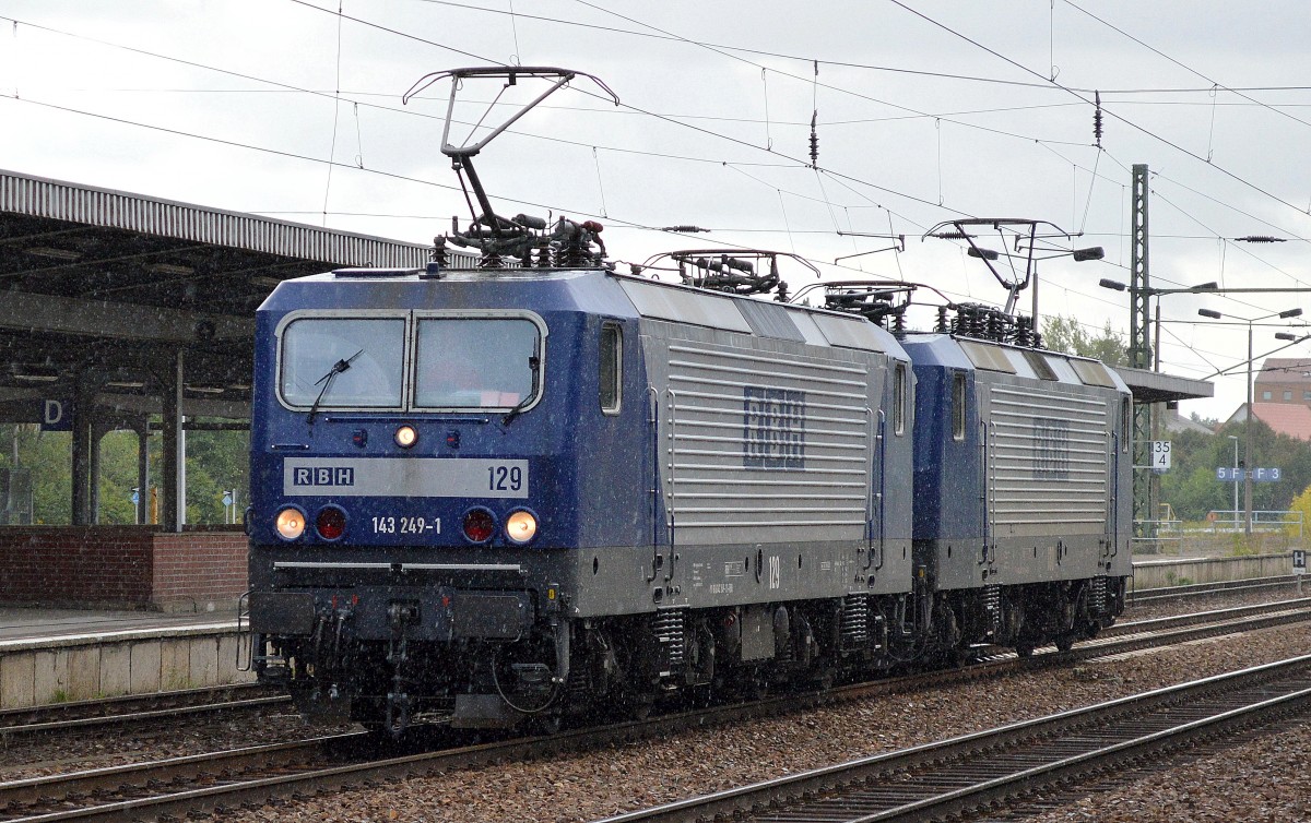 RBH Doppeltraktion mit RBH 129/143 249-1 + RBH 130/143 273-1 am 20.09.15 Bhf. Flughafen Berlin-Schönefeld.