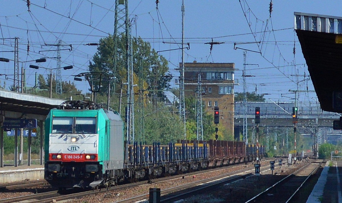 RBSAF Mietlok E 186 245-7 (Bombardier Bj.2009) für ITL mit einem Güterzug Langschienen am 18.09.14 Bhf. Flughafen Berlin-Schönefeld.