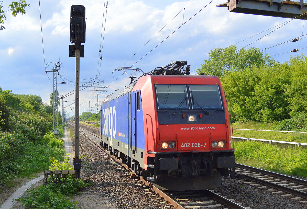 Re 482 038-7 für LOCON am 21.06.16 Berlin-Hohenschönhausen.