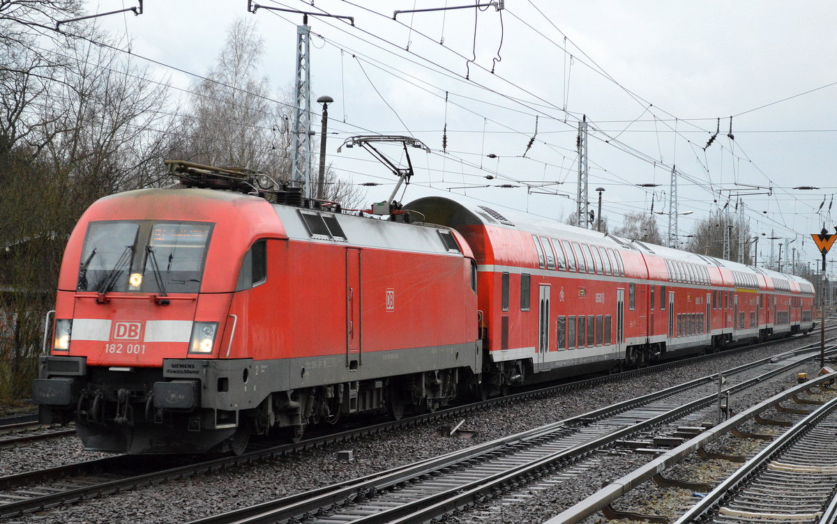 RE1 mit 182 001 Richtung Frankfurt(Oder) am 22.02.17 Berlin-Hirschgarten. 