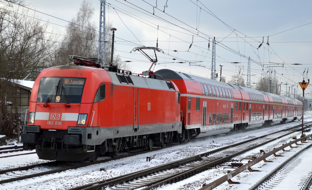 RE1 mit 182 010 am 20.01.16 Berlin-Hirschgarten. 