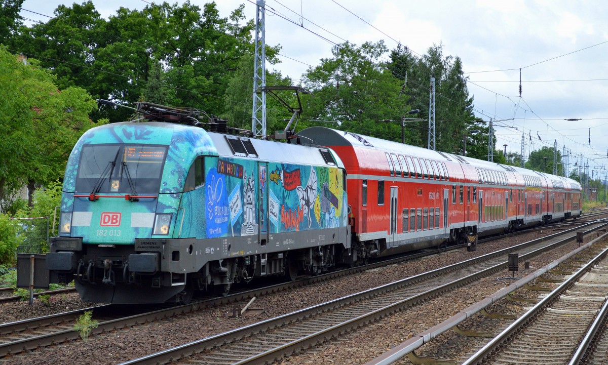 RE1 mit 182 013 Richtung Frankfurt (Oder) am 20.06.15 Berlin-Hirschgarten.