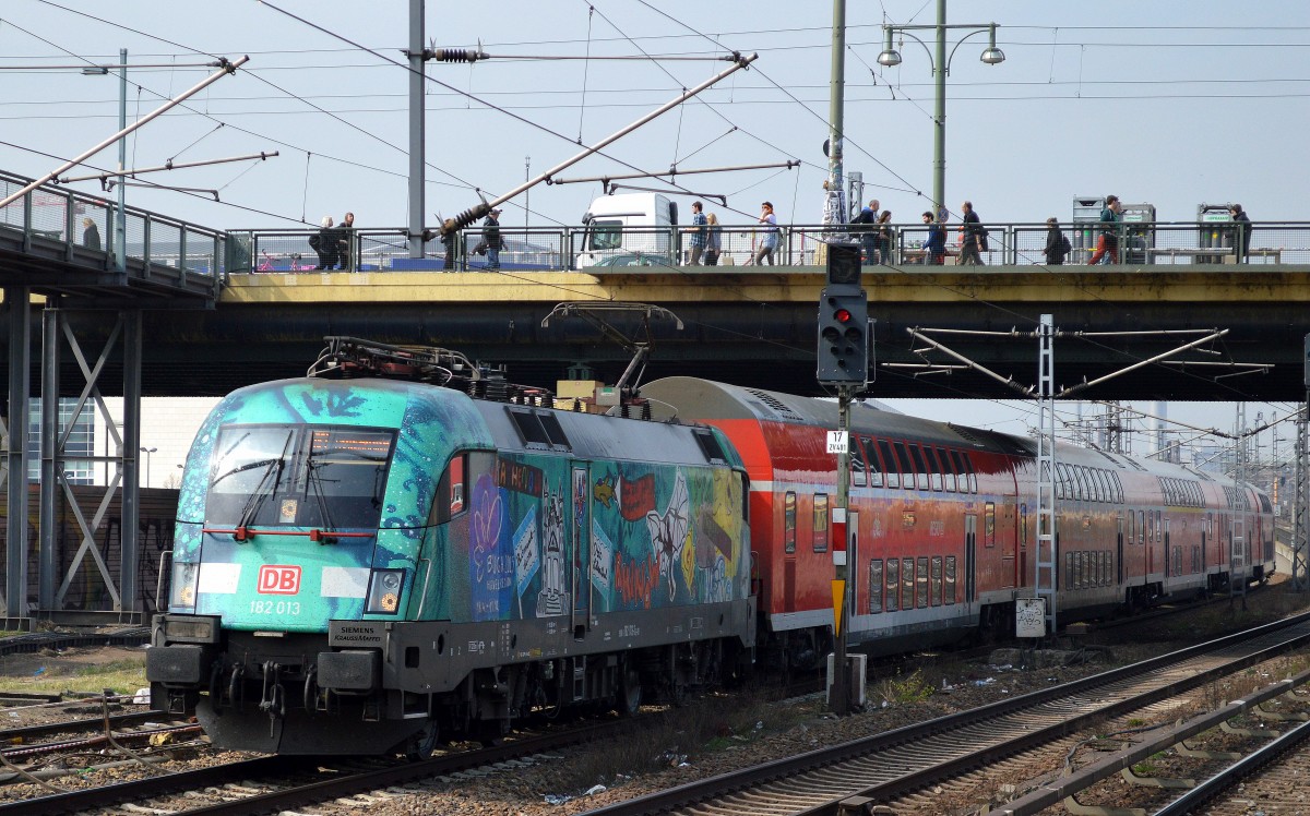 RE1 nach Frankfurt(Oder) mit 182 013 Höhe Berlin Warschauer Brücke, 03.04.14  