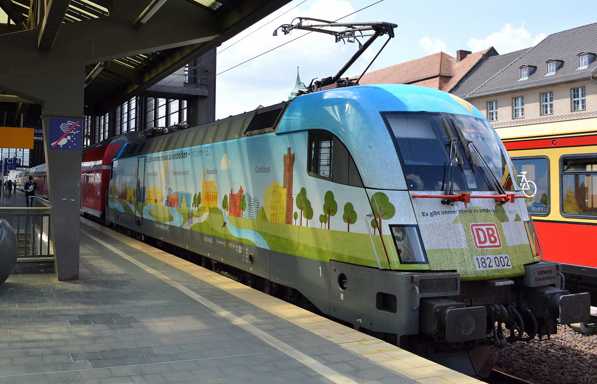 RE1 nach Magdeburg mit Schiebelok 182 002 am 21.05.16 Bf. Berlin Zool.Garten.