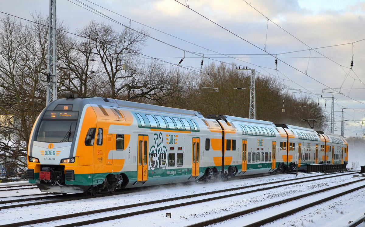 RE2 nach Cottbus mit dem ODEG ET 445.103 am 05.01.17 Berlin-Grünau.