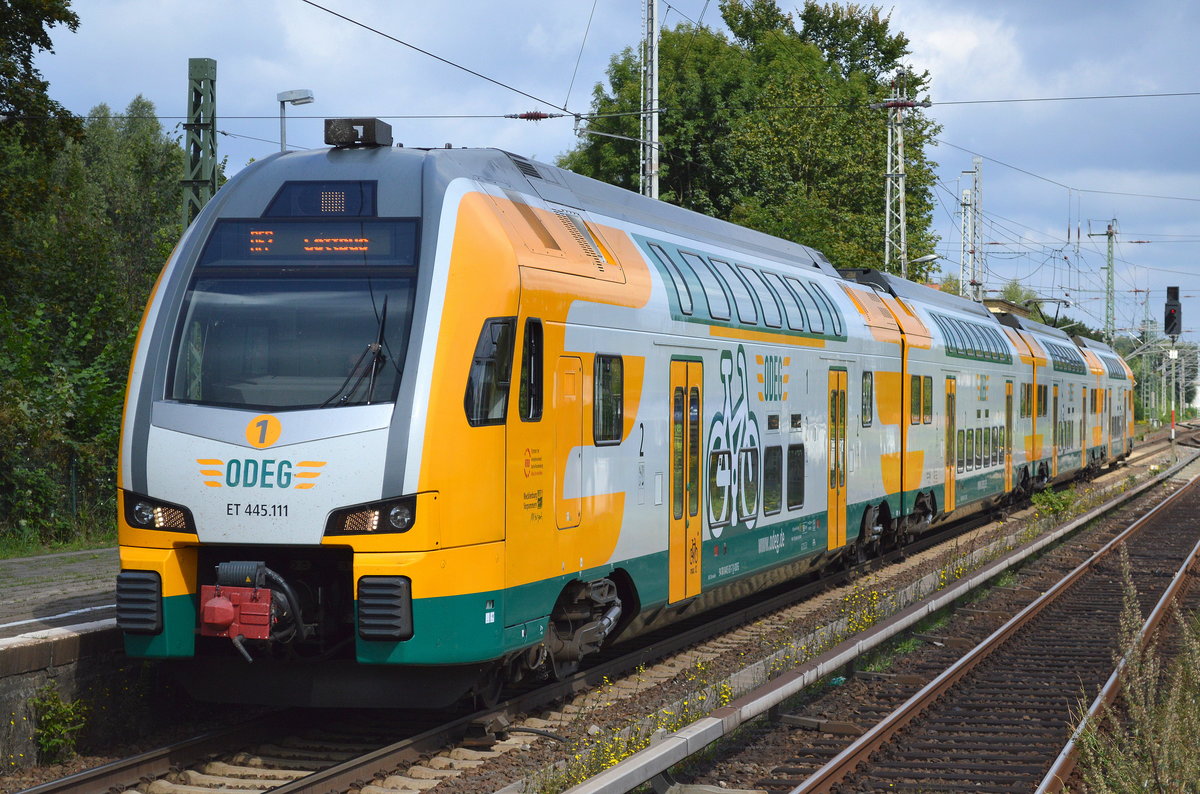 RE2 nach Cottbus mit ODEG ET 445.111 fährt im Bf. Königs Wusterhausen ein.
