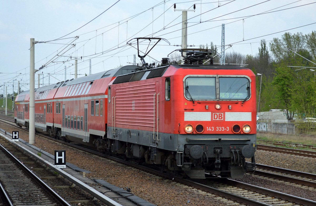 RE3 nach Berlin Hbf. mit 143 333-3 am 19.04.14 Berlin-Blankenburg.