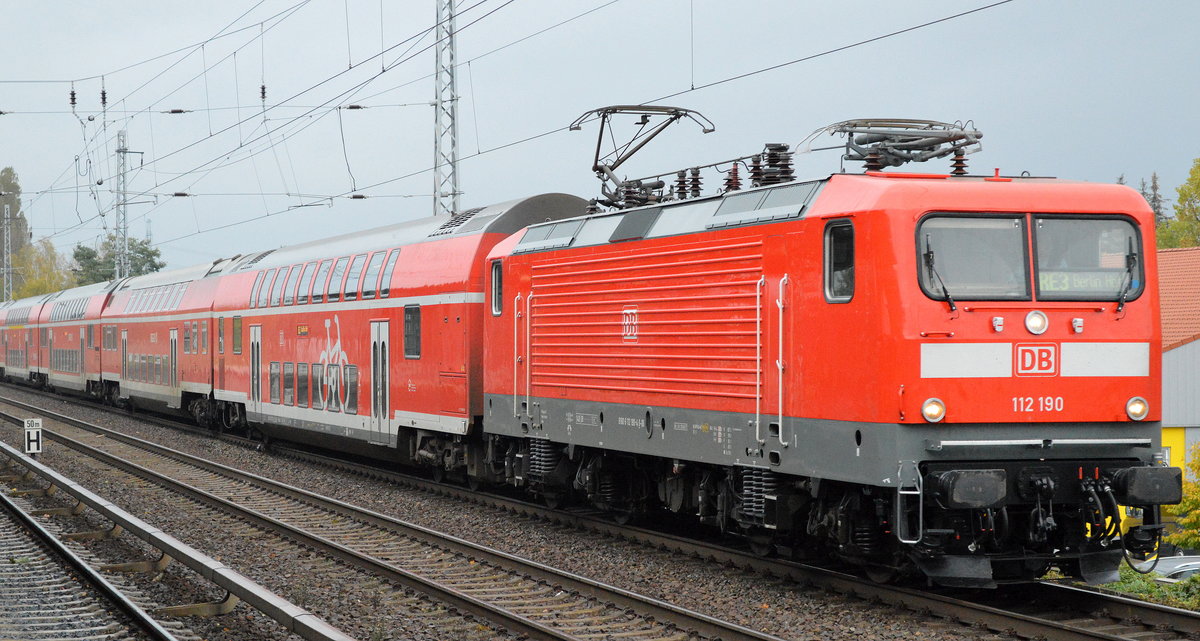 RE3 Richtung Berlin Hbf. mit 112 190 am 10.10.17 Berlin-Karow.
