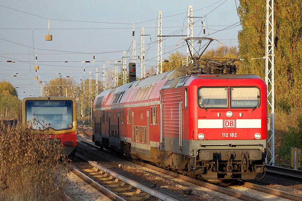 RE3 Richtung Berlin S�dkreuz mit 112 182 am 22.10.13 Berlin-Karow.