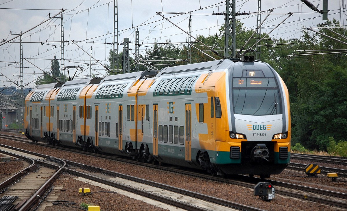 RE4 nach Rathenow mit ODEG-KISS ET 445.108 Richtung Bhf. Berlin-Spandau, 19.08.13 H�he Berlin-Stresow.