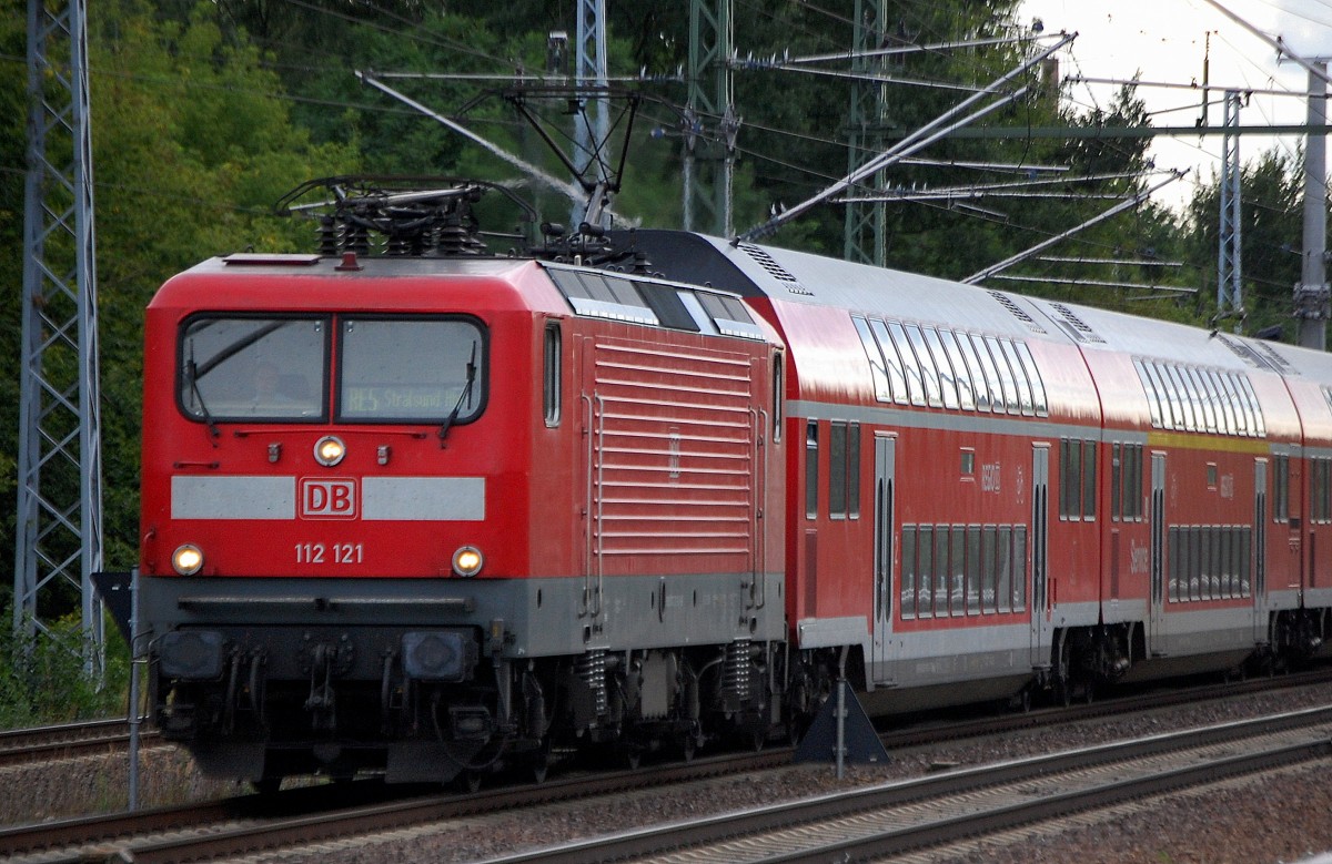 RE5 nach Strasund mit 112 121 am 20.08.13 Berlin-Karow.