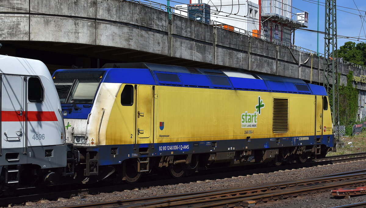 Regionalverkehre Start Deutschland GmbH Diesellok   246 006-1 , Name:  Hemmoor  [NVR-Nummer: 92 80 1246 006-1 D-AMS] am Haken von DB Fernverkehr AG [D]  147 558   am 14.05.25 Höhe Bahnhof Hamburg-Harburg.