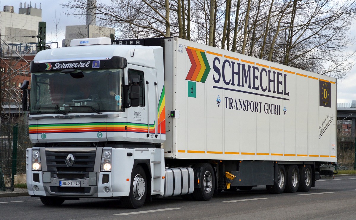 RENAULT MAGNUM 480 EEV Zugmaschine mit Auflieger der Fa. SCHMECHEL TRANSPORT GMBH, 29.01.15 Berlin Moabit. 