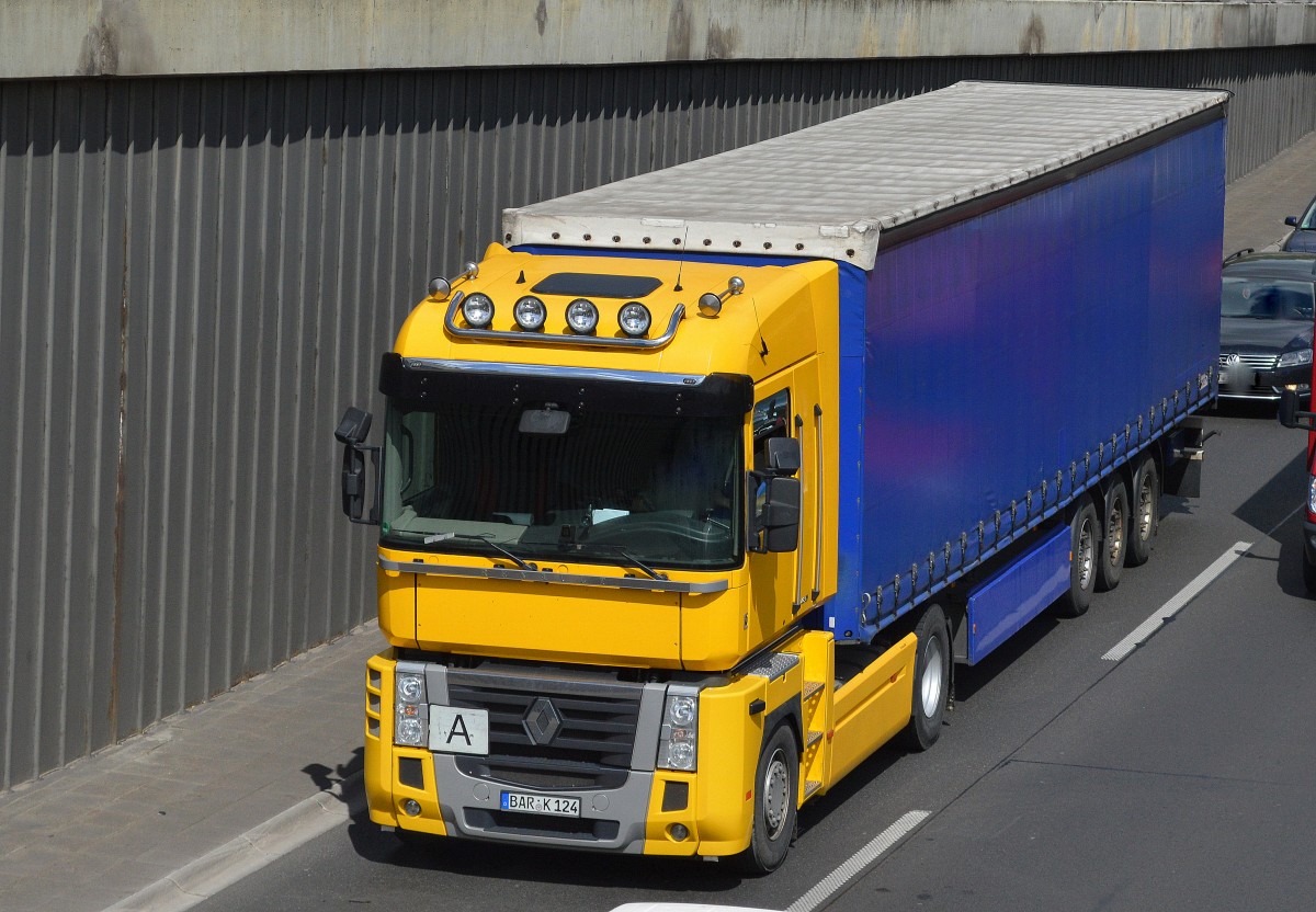 Renault Sattelzug am 07.05.15 Berliner Stadtautobahn Höhe Knoblsdorffstr.