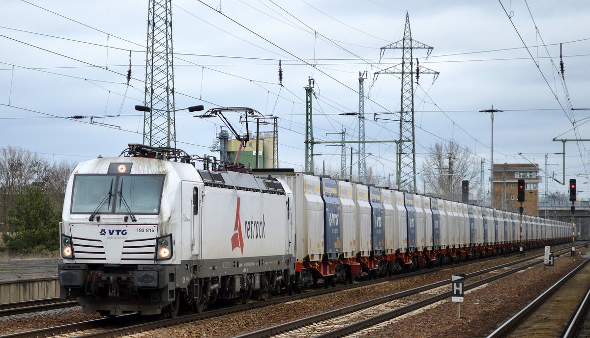 Retrack GmbH & Co. KG mit der Railpool Vectron 193 815[NVR-Number: 91 80 6193 815-8 D-Rpool[Name: Kätchen]] mit dem Containerzug mit den innofreight Spezialcontainer für Schüttgüter am 24.01.18 Bf. Flughafen Berlin-Schönefeld.