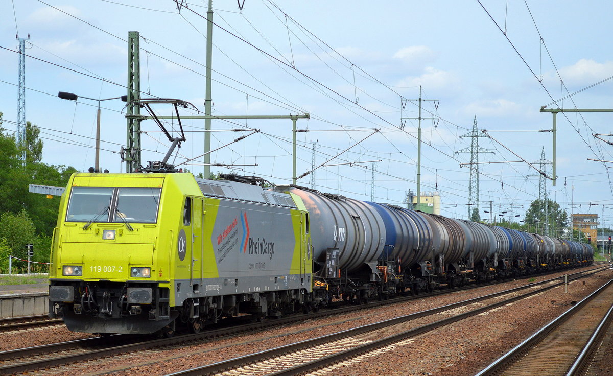 RHC 119 007-2 mit Kesselwagenzug am 27.06.17 Bf. Flughafen Berlin-Schönefeld.
