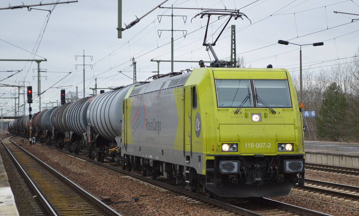 RHC 119 007-2 mit Kesselwagenzug (leer) Richtung Stendell am 24.01.18 Bf. Flughafen Berlin-Schönefeld.