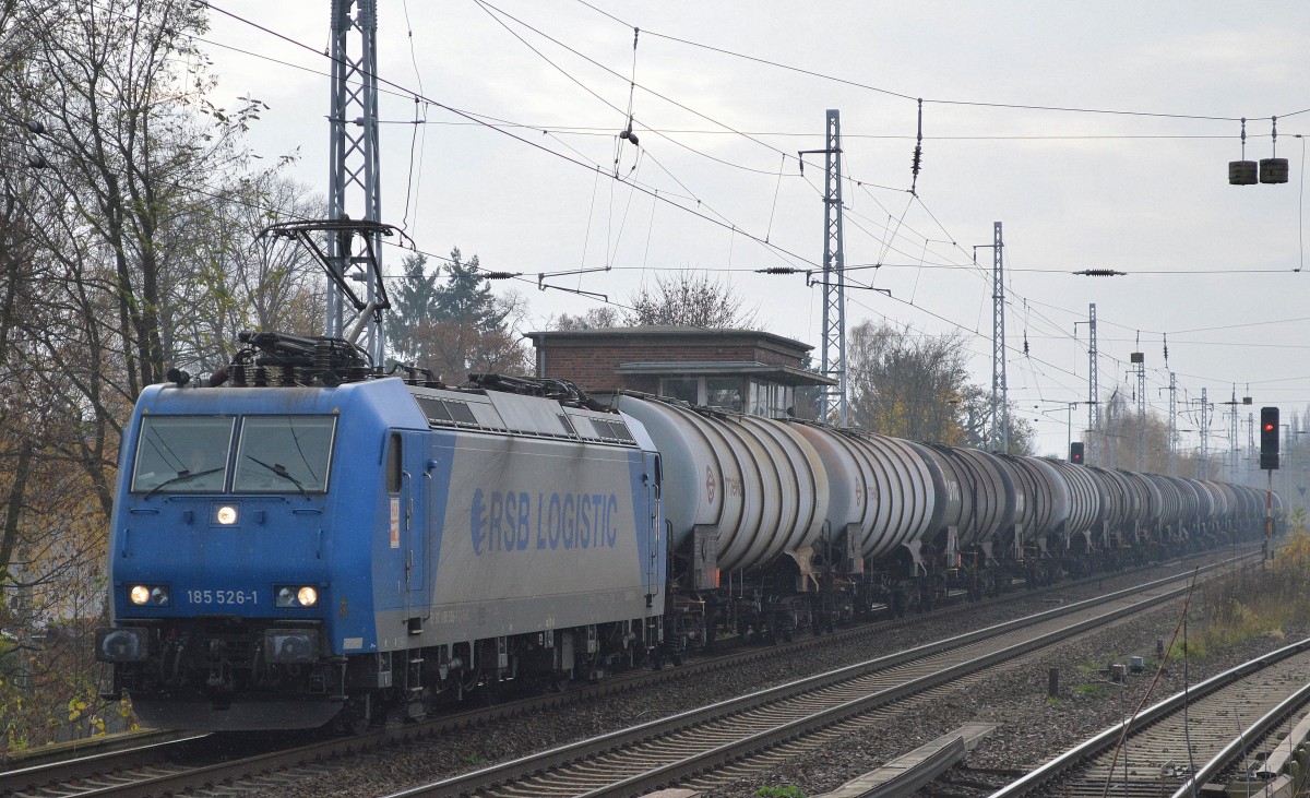 RHC 185 526-1 mit Kesselwagenzug Richtung Schwedt am 20.11.14 Berlin-Karow.