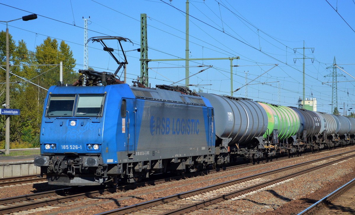 RHC 185 526-1 mit Kesselwagenzug (Benzin) am 01.10.15 Durchfahrt Bhf. Flughafen Berlin-Schönefeld.