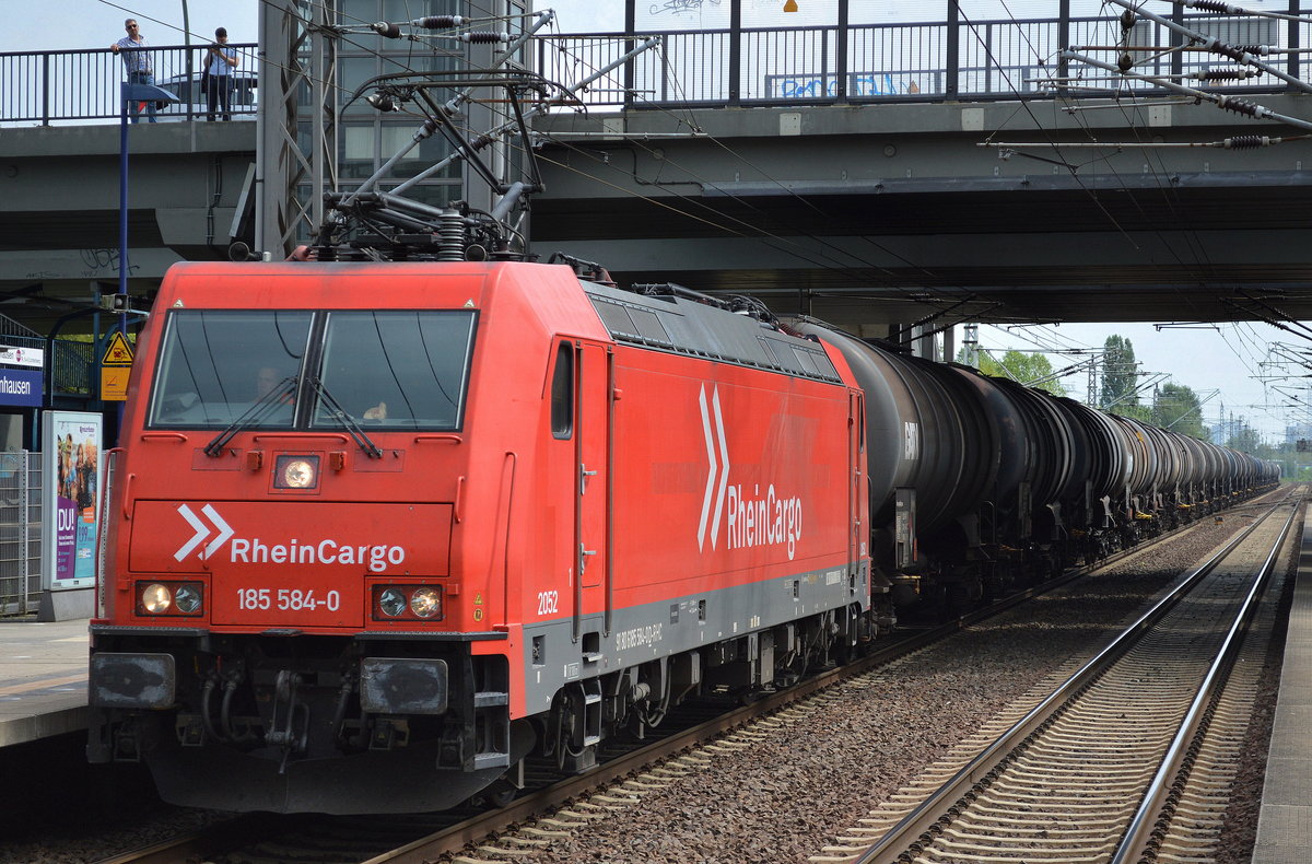 RHC 185 584-0 mit Kesselwagenzug (leer) Richtung Stendell am 02.08.17 Bf. Berlin-Hohenschönhausen.