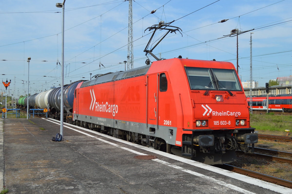 RHC 185 603-8 mit Kesselwagenzug (leer) Richtung Stendell am 27.04.17 Durchfahrt BF. Berlin-Lichtenberg.