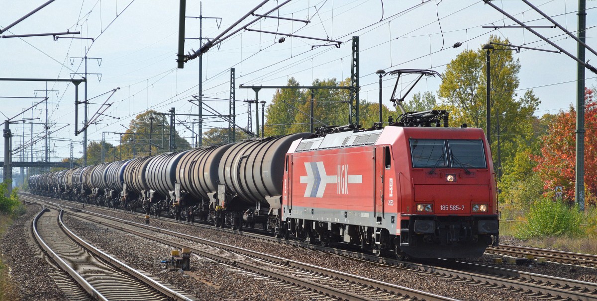 RHC 2053/185 585-7 mit Kesselwagenzug am 04.10.15 Bhf. Flughafen Berlin-Schönefeld.