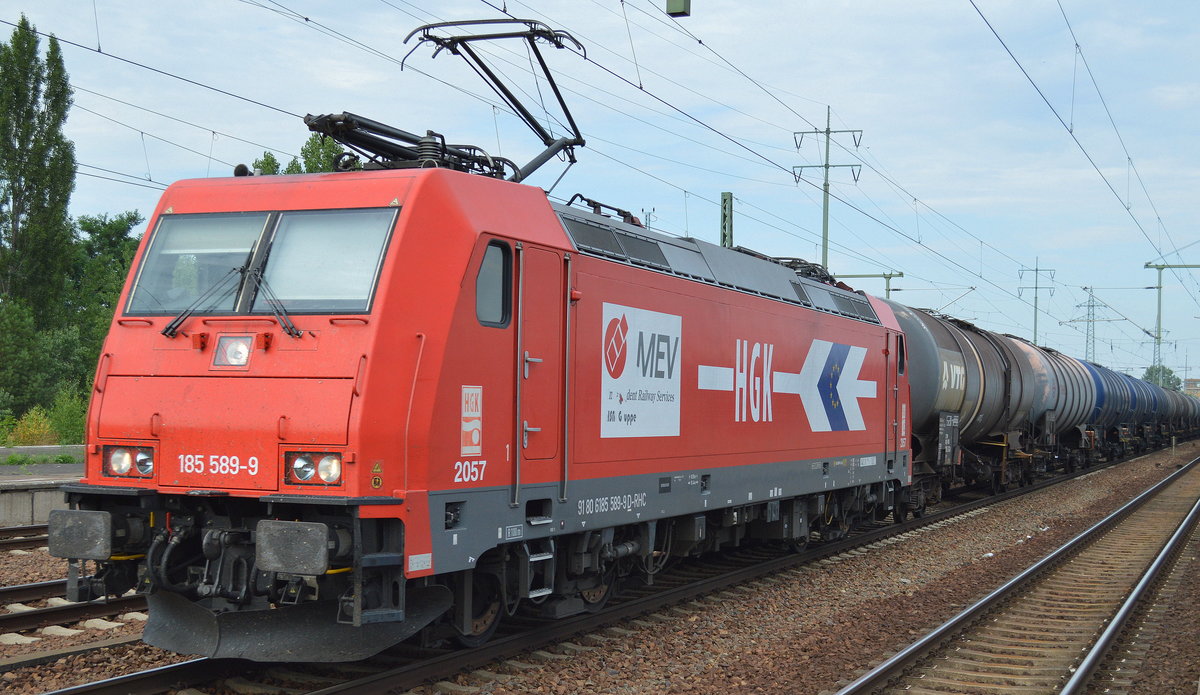 RHC 2057/185 589-9 mit Kesselwagenzug am 21.07.16 Bf. Flughafen Berlin-Schönefeld.