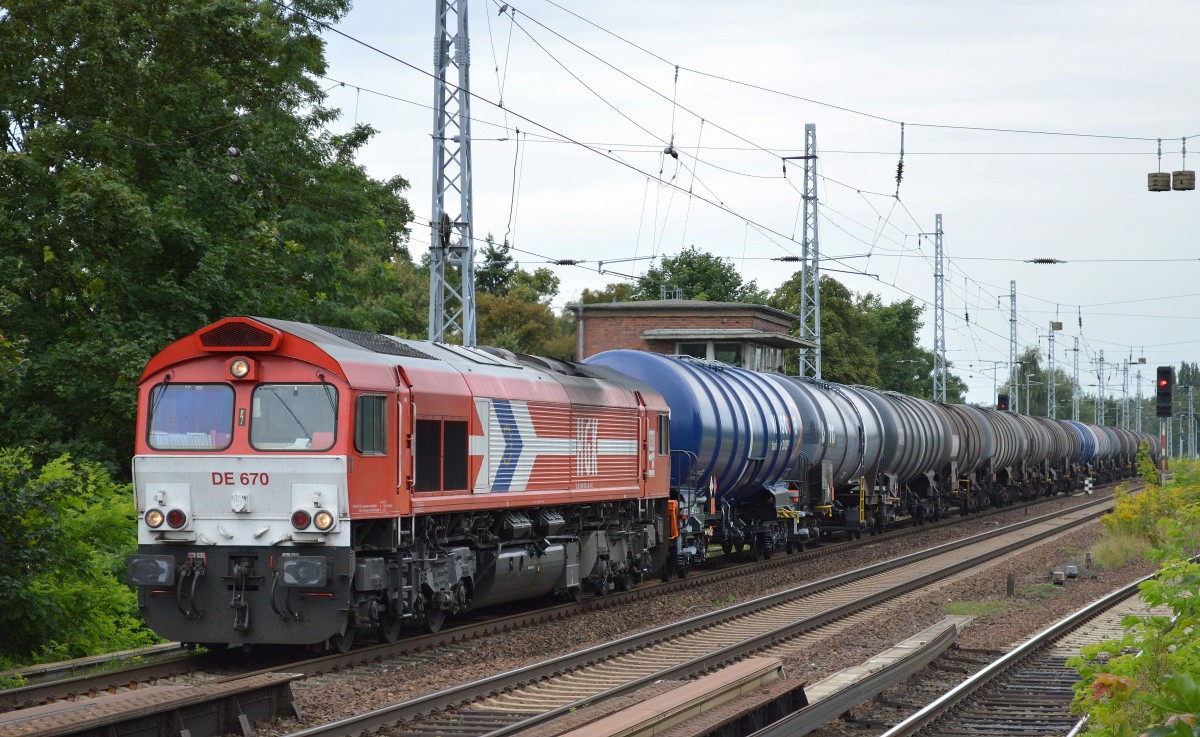 RHC DE 670 (266 070-2) mit Kesselwagenzug Richtung SChwedt am 21.08.14 Berlin-Karow.