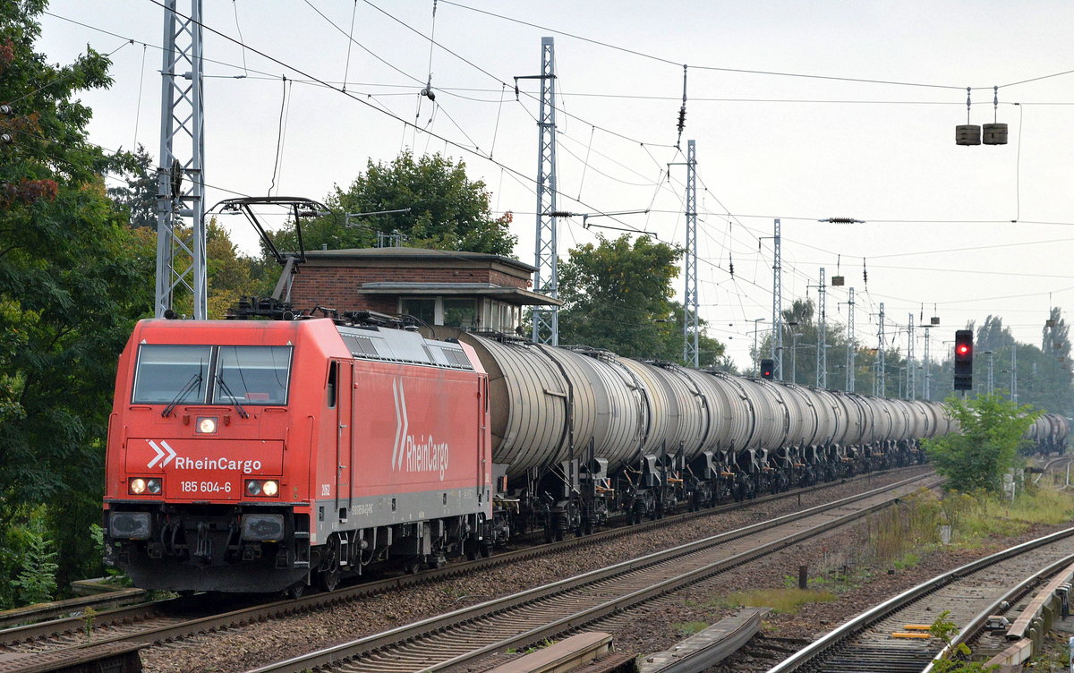 RHC mit 185 604-6 und Kesselwagenzug (leer) Richtung Stendell am 26.09.17 Berlin-Karow.